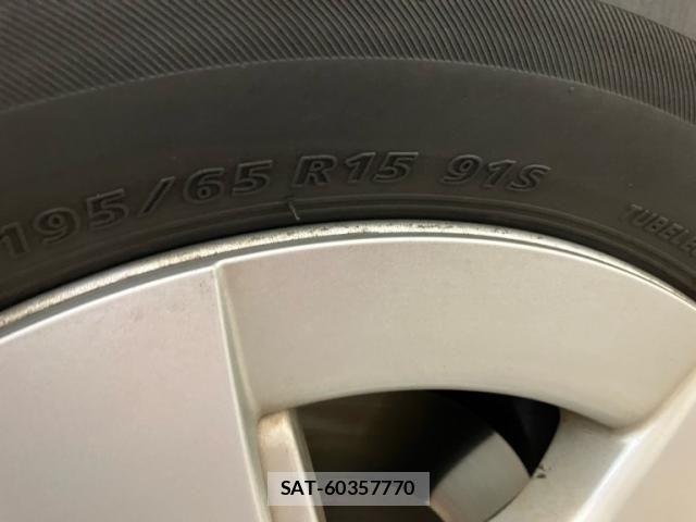 Toyota PRIUS 2010-04 8628467-10