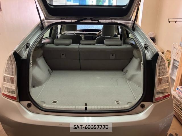 Toyota PRIUS 2010-04 8628467-12