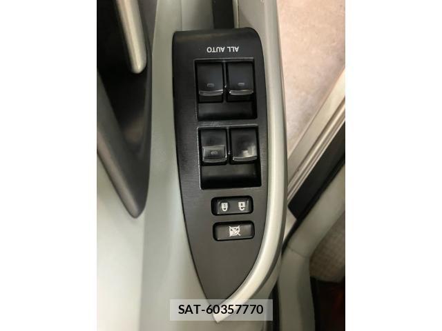 Toyota PRIUS 2010-04 8628467-15