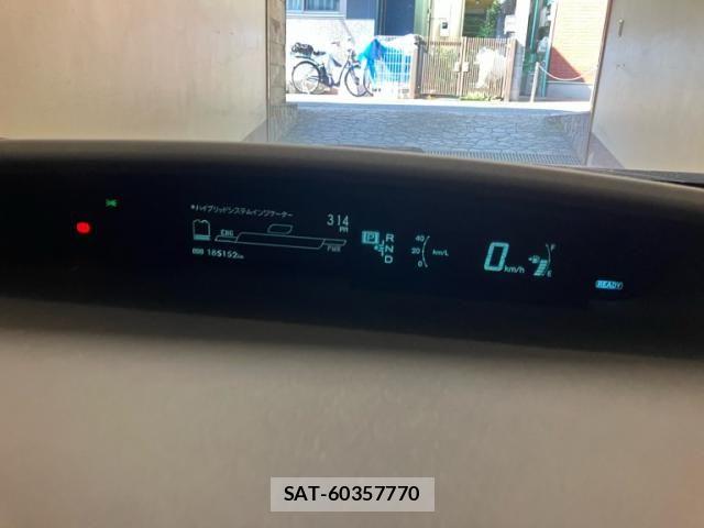 Toyota PRIUS 2010-04 8628467-18