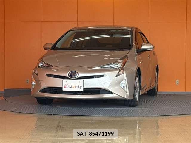 Toyota PRIUS 2017-01 8628431-12