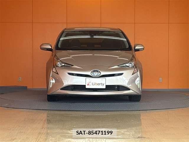 Toyota PRIUS 2017-01 8628431-13