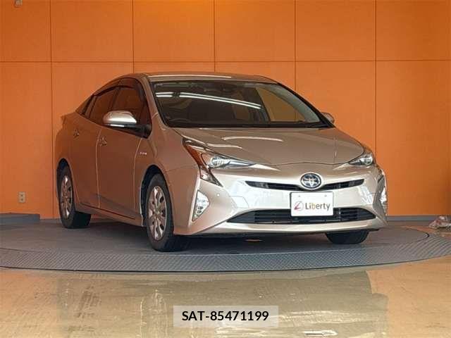 Toyota PRIUS 2017-01 8628431-14
