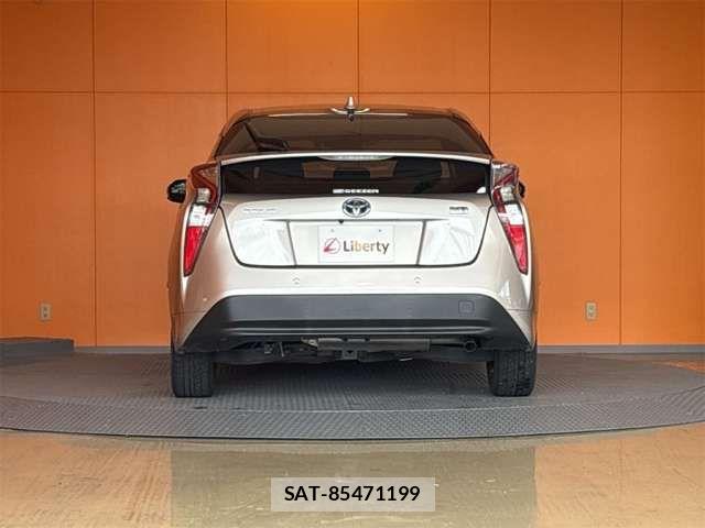 Toyota PRIUS 2017-01 8628431-17
