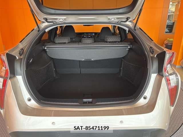 Toyota PRIUS 2017-01 8628431-19