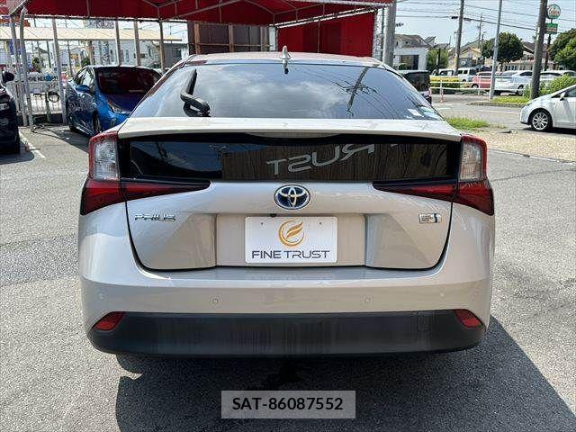 Toyota PRIUS 2019-01 8628429-18