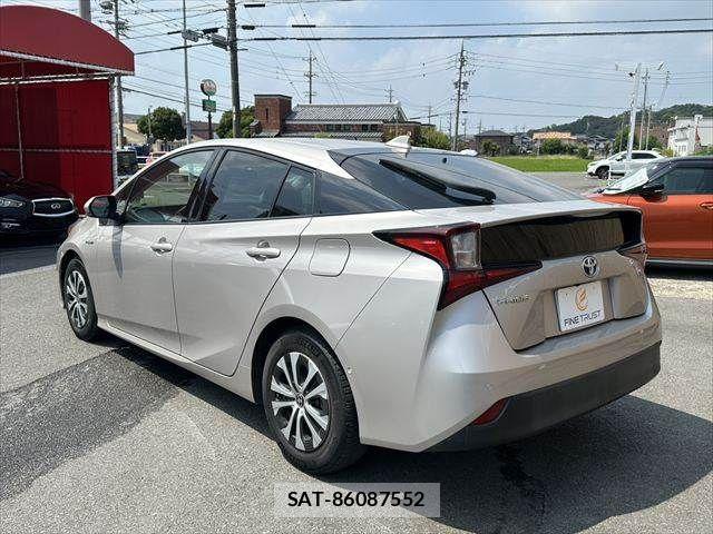 Toyota PRIUS 2019-01 8628429-19