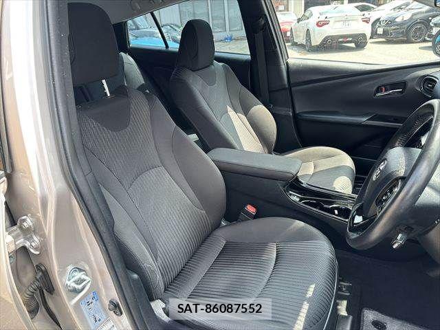 Toyota PRIUS 2019-01 8628429-7
