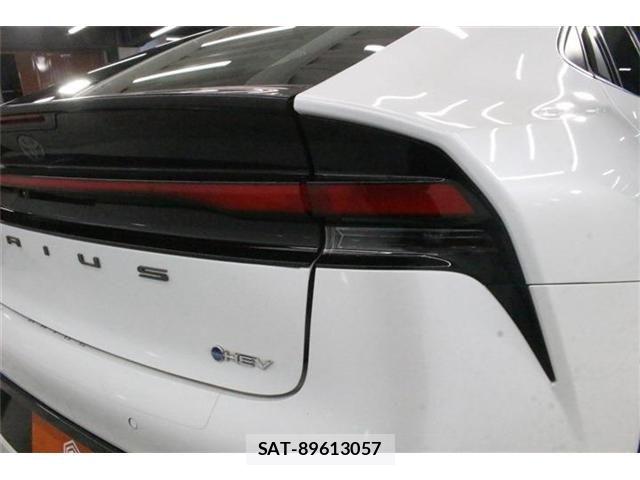 Toyota PRIUS 2023-04 8628410-16