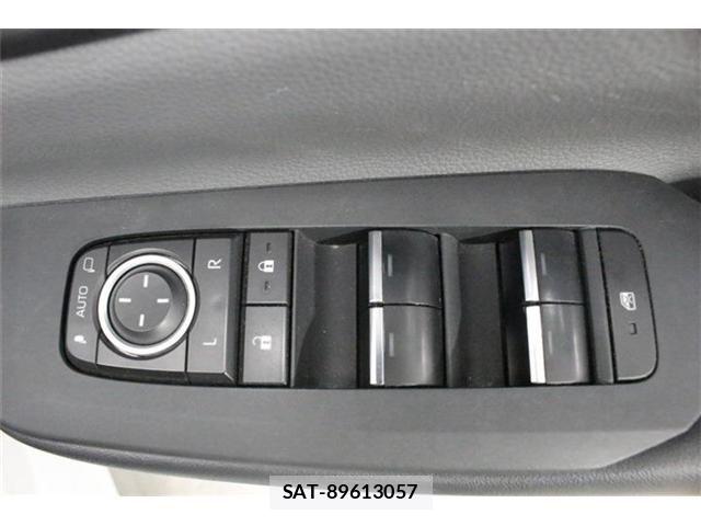 Toyota PRIUS 2023-04 8628410-28