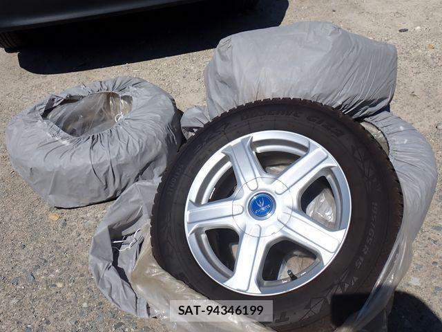 Toyota PRIUS 2019-08 8628382-28