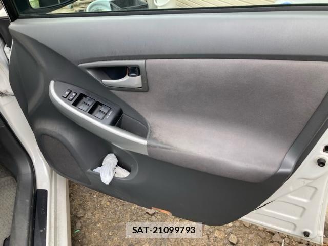 Toyota PRIUS 2011-08 8628482-14