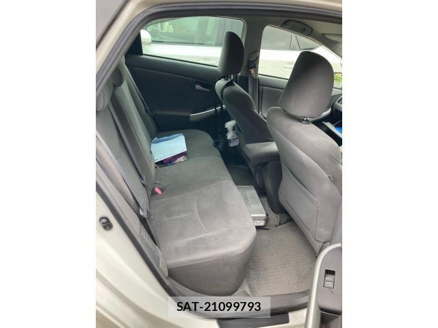 Toyota PRIUS 2011-08 8628482-15