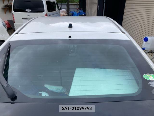 Toyota PRIUS 2011-08 8628482-16