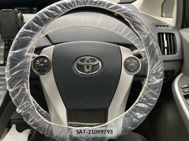 Toyota PRIUS 2011-08 8628482-19