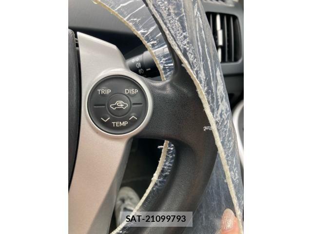 Toyota PRIUS 2011-08 8628482-21