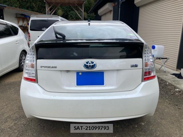 Toyota PRIUS 2011-08 8628482-4