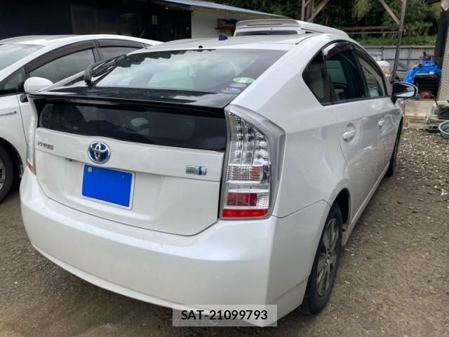 Toyota PRIUS 2011-08 8628482-6
