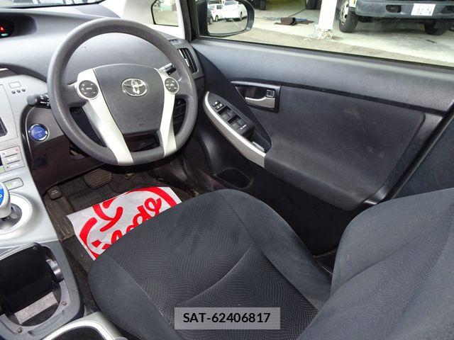 Toyota PRIUS 2014-05 8628449-10