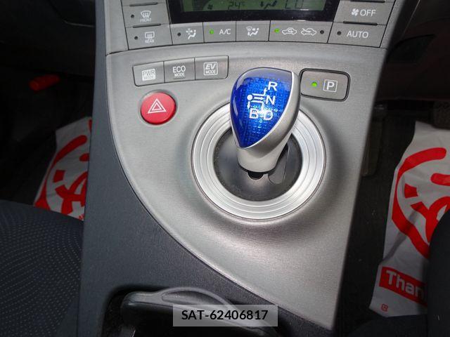 Toyota PRIUS 2014-05 8628449-17