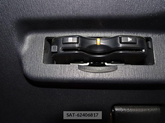 Toyota PRIUS 2014-05 8628449-18