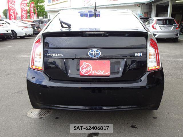 Toyota PRIUS 2014-05 8628449-6