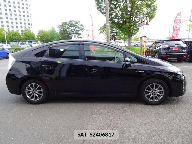 Toyota PRIUS 2014-05 8628449-7