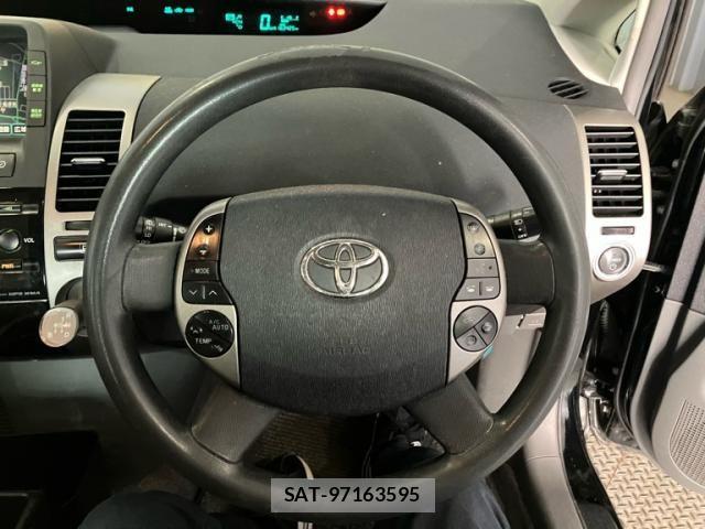 Toyota PRIUS 2005-12 8628464-18