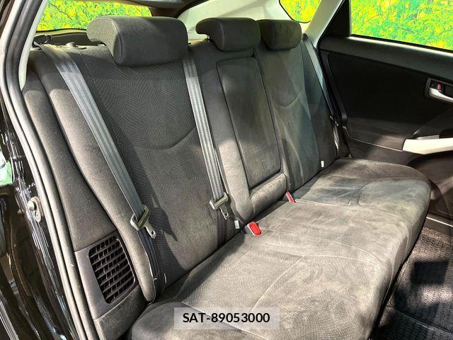Toyota PRIUS 2015-10 8628435-9