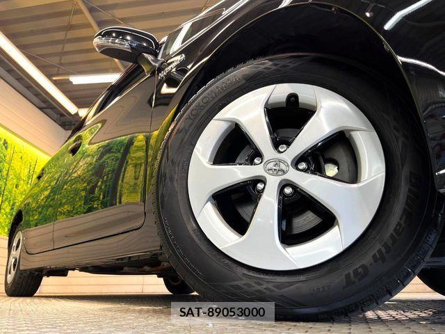 Toyota PRIUS 2015-10 8628435-12