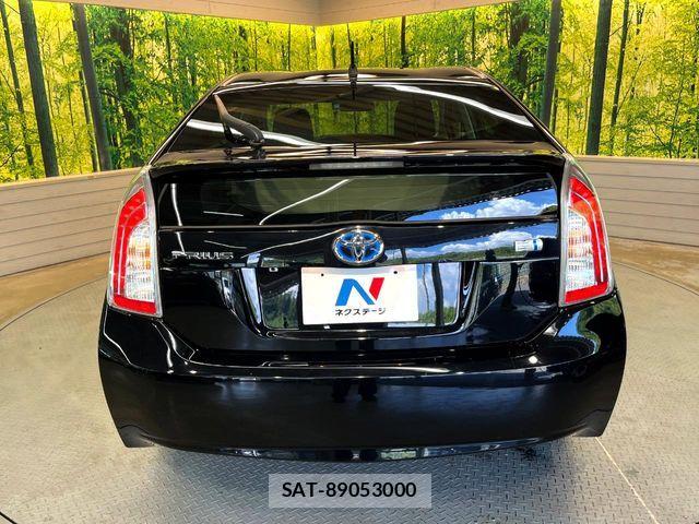Toyota PRIUS 2015-10 8628435-14