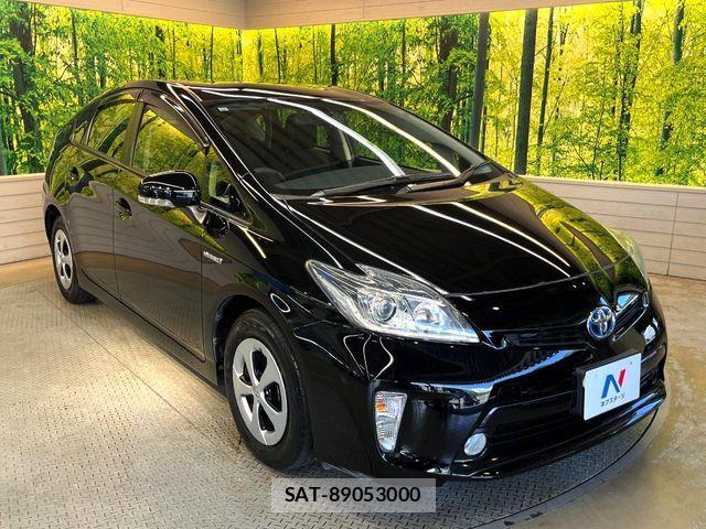 Toyota PRIUS 2015-10 8628435-15