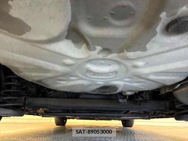 Toyota PRIUS 2015-10 8628435-18
