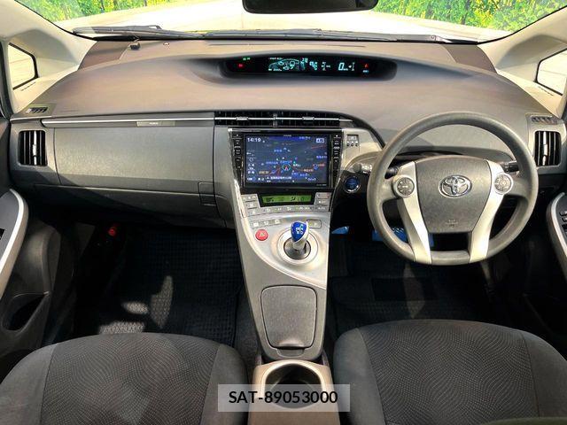 Toyota PRIUS 2015-10 8628435-1