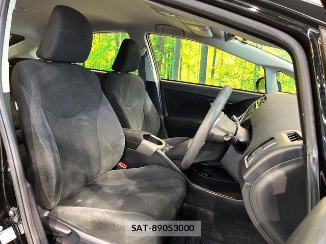 Toyota PRIUS 2015-10 8628435-8