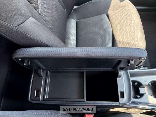 Toyota PRIUS 2021-11 8628418-22