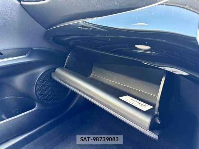 Toyota PRIUS 2021-11 8628418-23