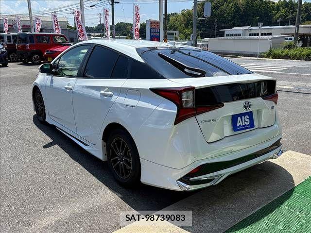 Toyota PRIUS 2021-11 8628418-2