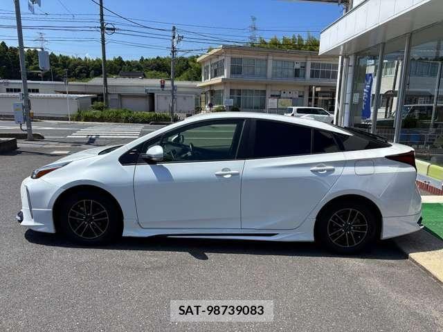 Toyota PRIUS 2021-11 8628418-4