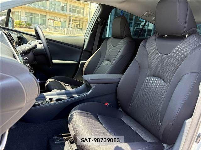 Toyota PRIUS 2021-11 8628418-7