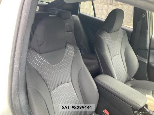 Toyota PRIUS 2017-11 8628436-9