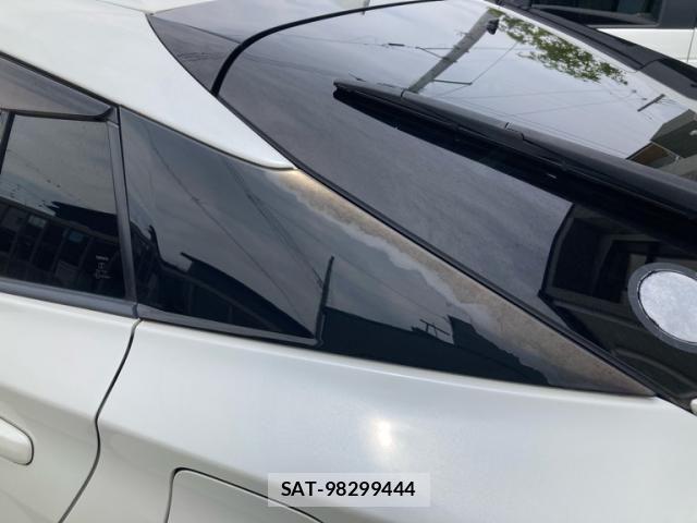 Toyota PRIUS 2017-11 8628436-16