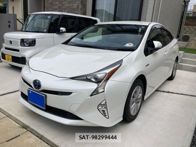 Toyota PRIUS 2017-11 8628436-2
