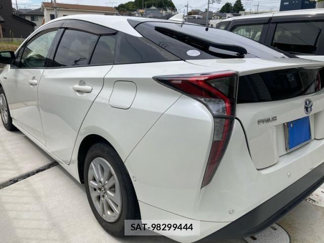 Toyota PRIUS 2017-11 8628436-4