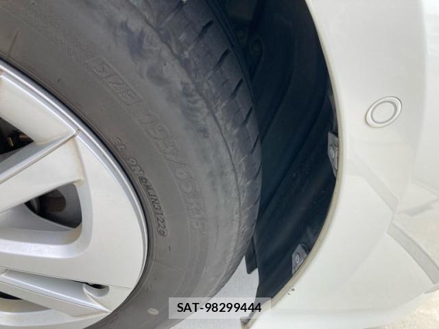 Toyota PRIUS 2017-11 8628436-7