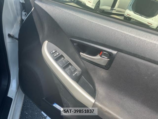Toyota PRIUS 2014-03 8628475-5