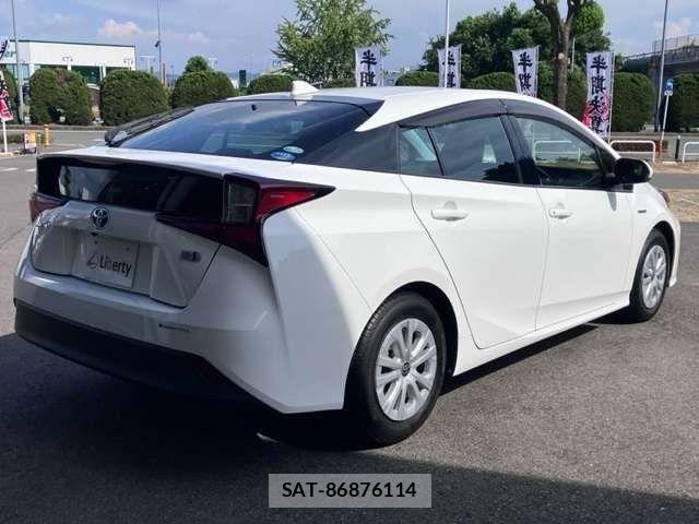 Toyota PRIUS 2019-07 8628419-15