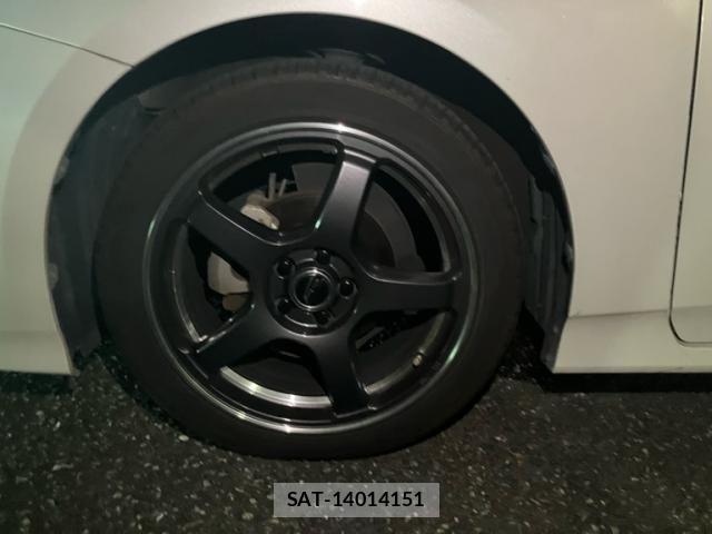 Toyota PRIUS 2015-12 8661058-10
