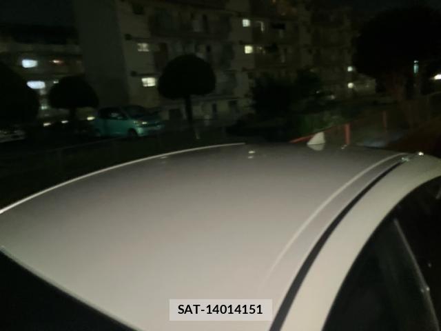 Toyota PRIUS 2015-12 8661058-11