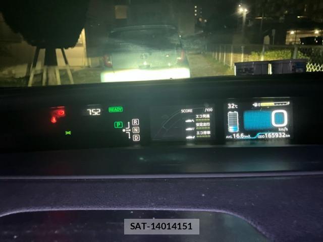 Toyota PRIUS 2015-12 8661058-21